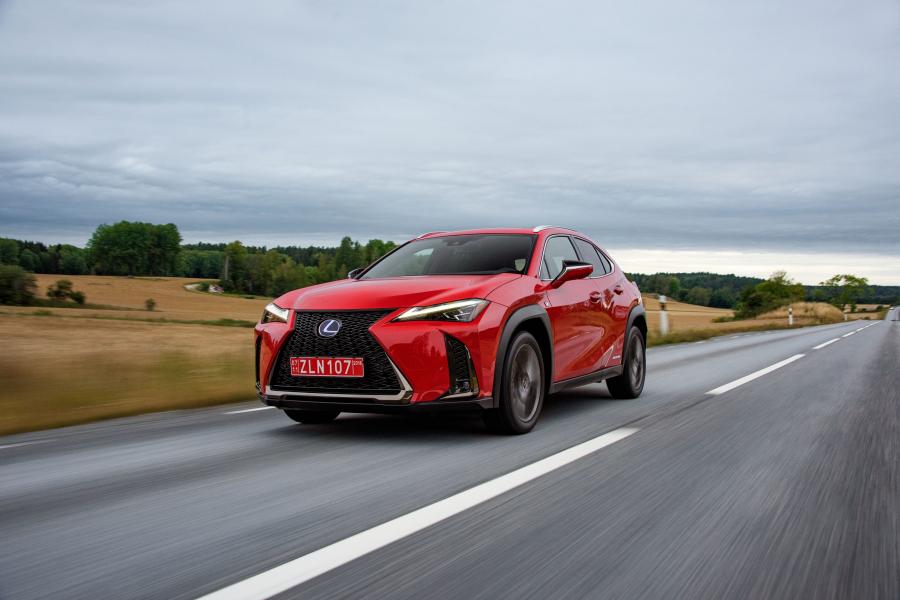  Lexus UX250h F-Sport 2018 года  (WW) (фото 18 из 46)